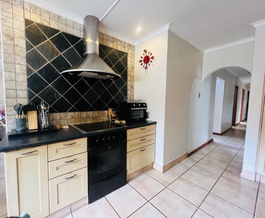 4 Bedroom Property for Sale in Twee Rivieren Western Cape